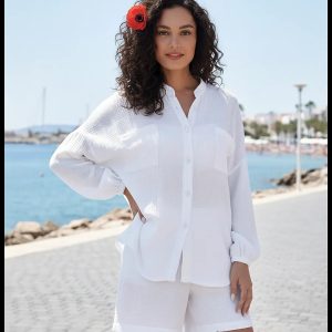 Loose polo-neck shirt and wide-leg pants set